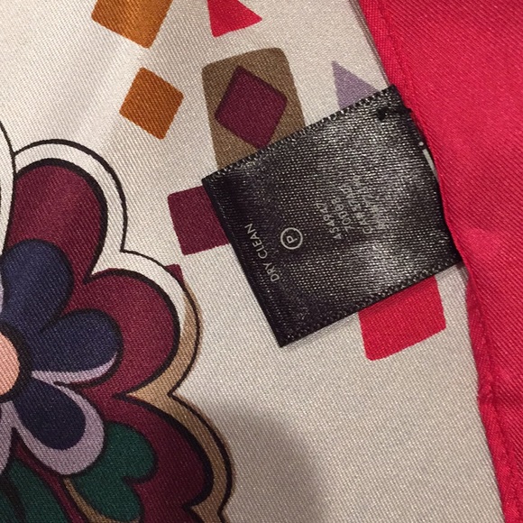 Ann Taylor 100% silk scarf 24x24 inch - Picture 10 of 10